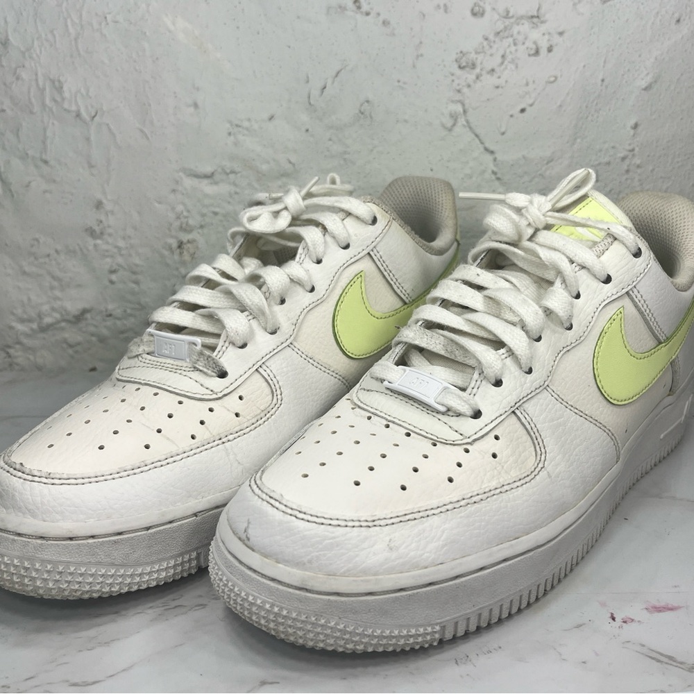 Women’s Nike sneakers